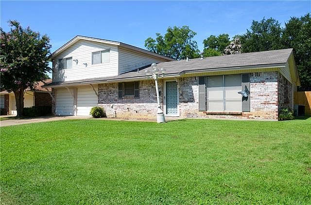 1st image of 208 Collins Dr