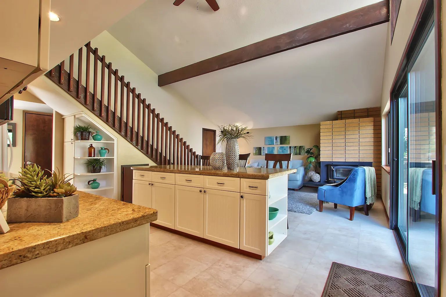 2113 Hamlet Pl photo 1