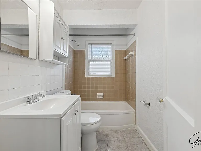 Puritan Manor — Photo 29