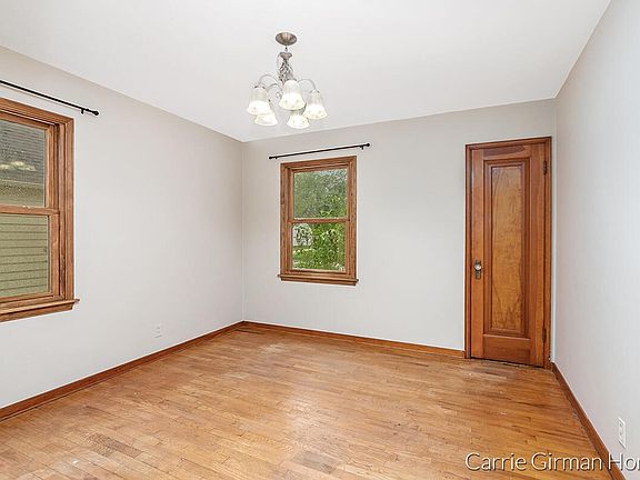 4th image of 240 W 21st St