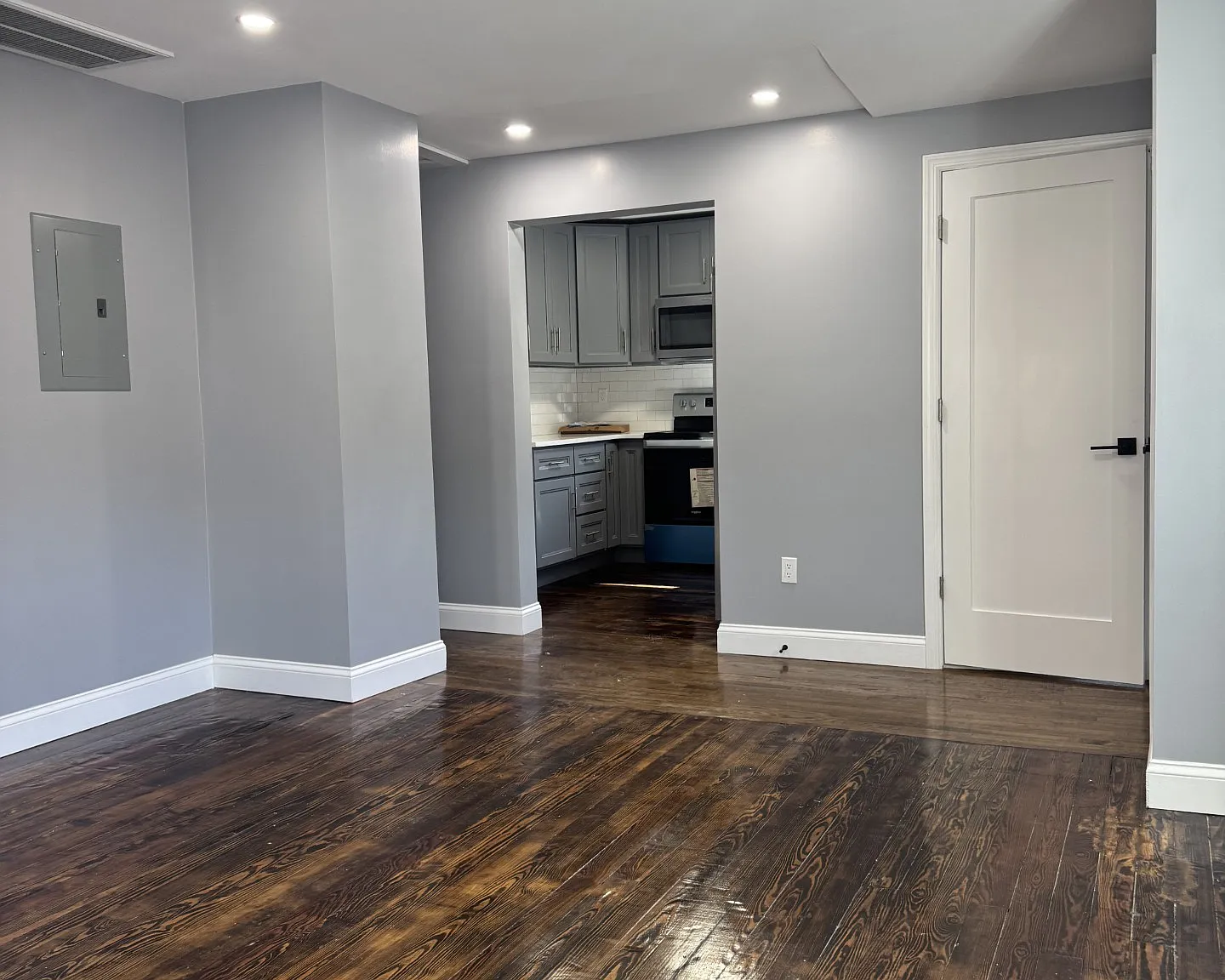 8 Bridgeport Ave — Photo 4