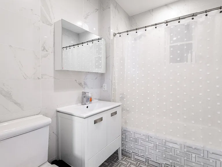 543 Brooklyn Ave #PENTHOUSE — Photo 10