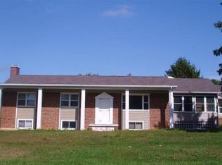 10 Locust Dr, Littlestown, PA 17340