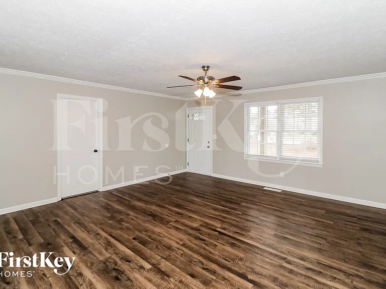 1715 Straw Valley Rd — Photo 3
