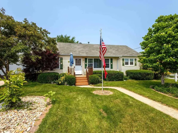 117 E 9th Ave, Colona, IL 61241