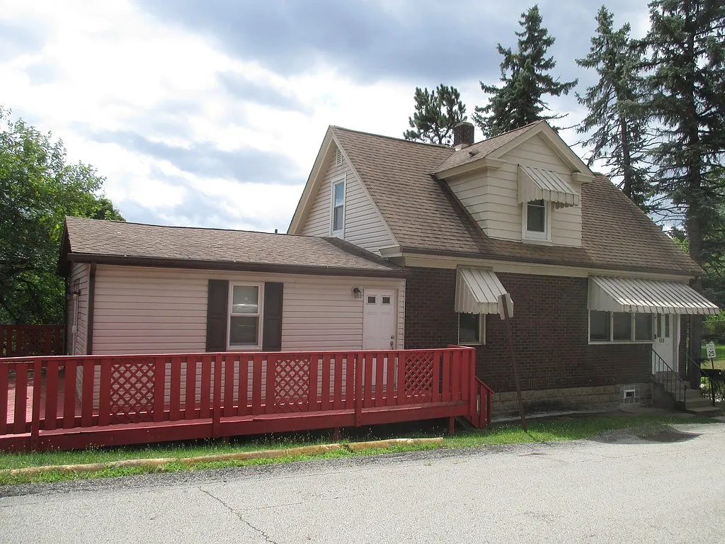 515 Park Ave photo 1