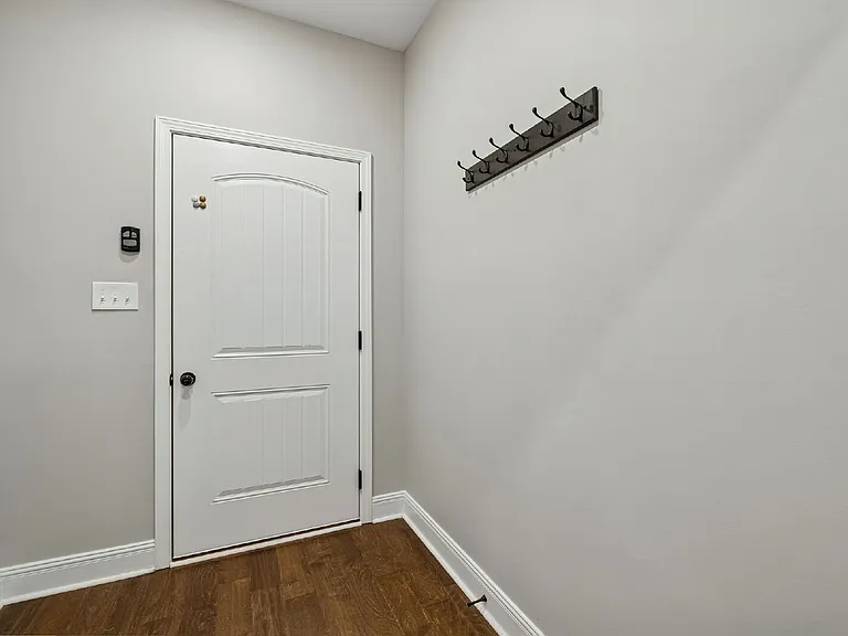 207 Bedford Ct — Photo 20