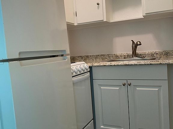5th image of 2441 Granada Ave #1