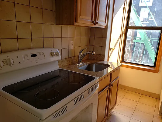 Rented by MCR Realty | media 2