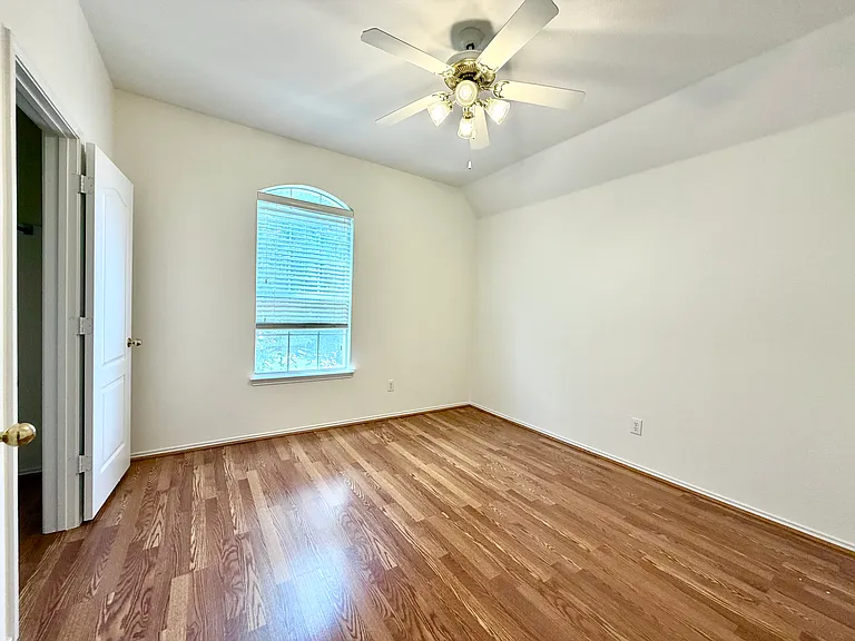 516 Hawken Dr — Photo 23