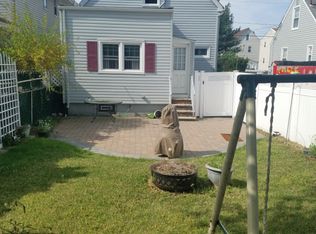 39 Kossuth St, Wallington, NJ 07057