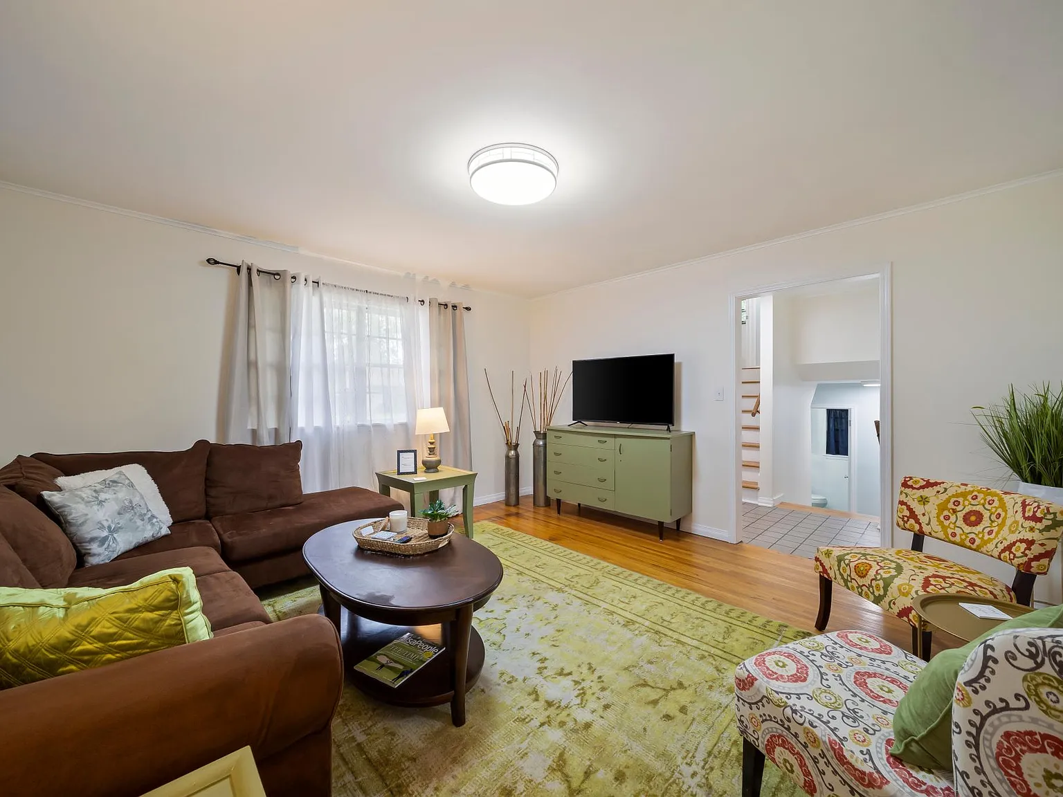 4 bed, 2.0 bath, 1800 sqft, $2,800 — Photo 2