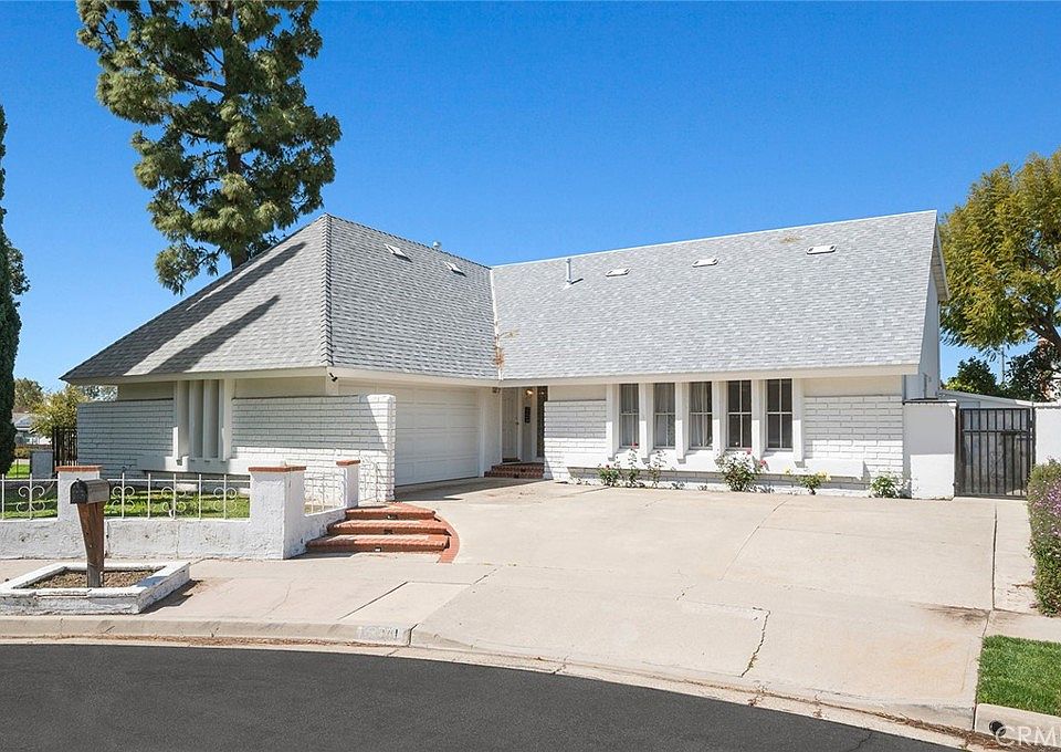 1st image of 15241 Lille Cir