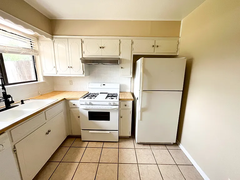 2110 S 11th St #B — Photo 13