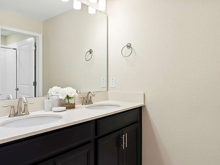 Romeo Cir — Photo 31