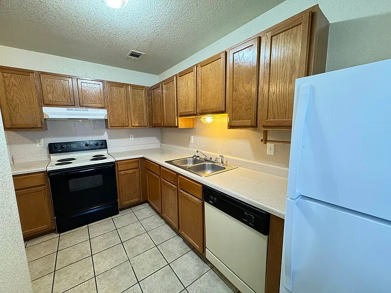 205 Lydia Dr — Photo 9