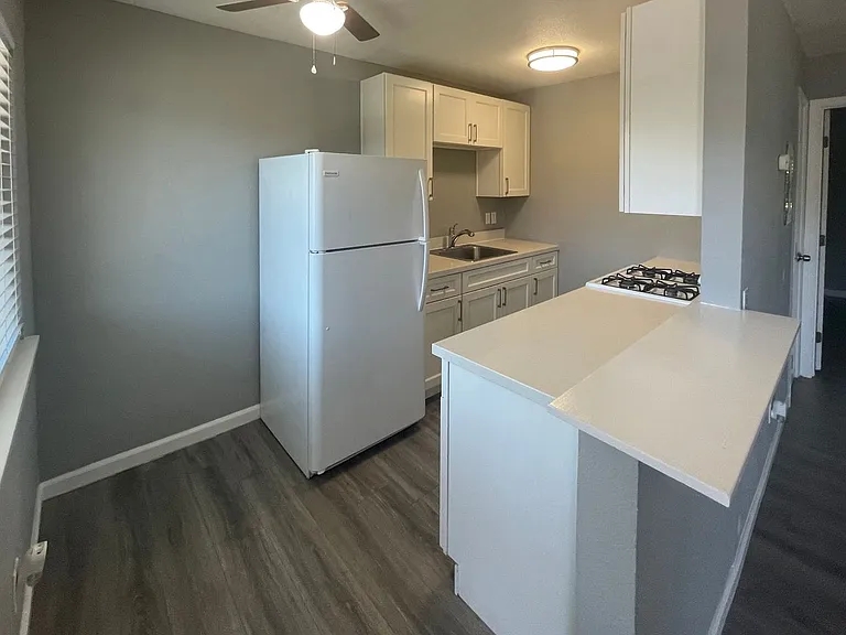 940 N San Joaquin Street — Photo 7