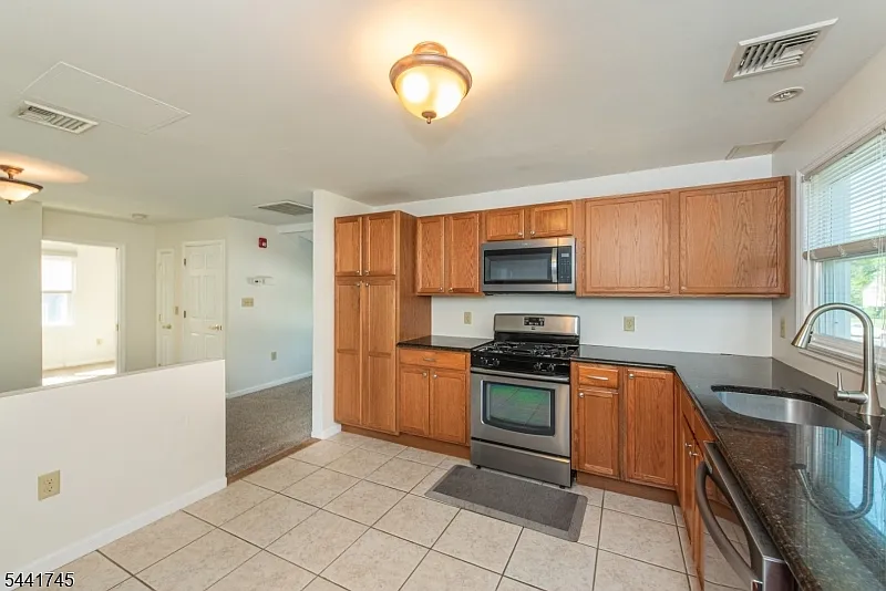 1 bed, 1.0 bath, $2,000 — Photo 3