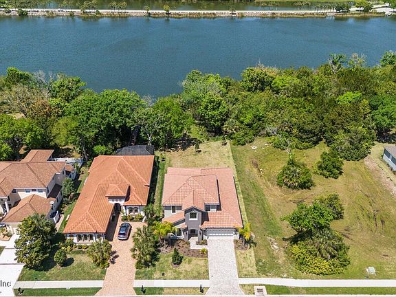 3rd image of 13 EMERALD LAKE Court