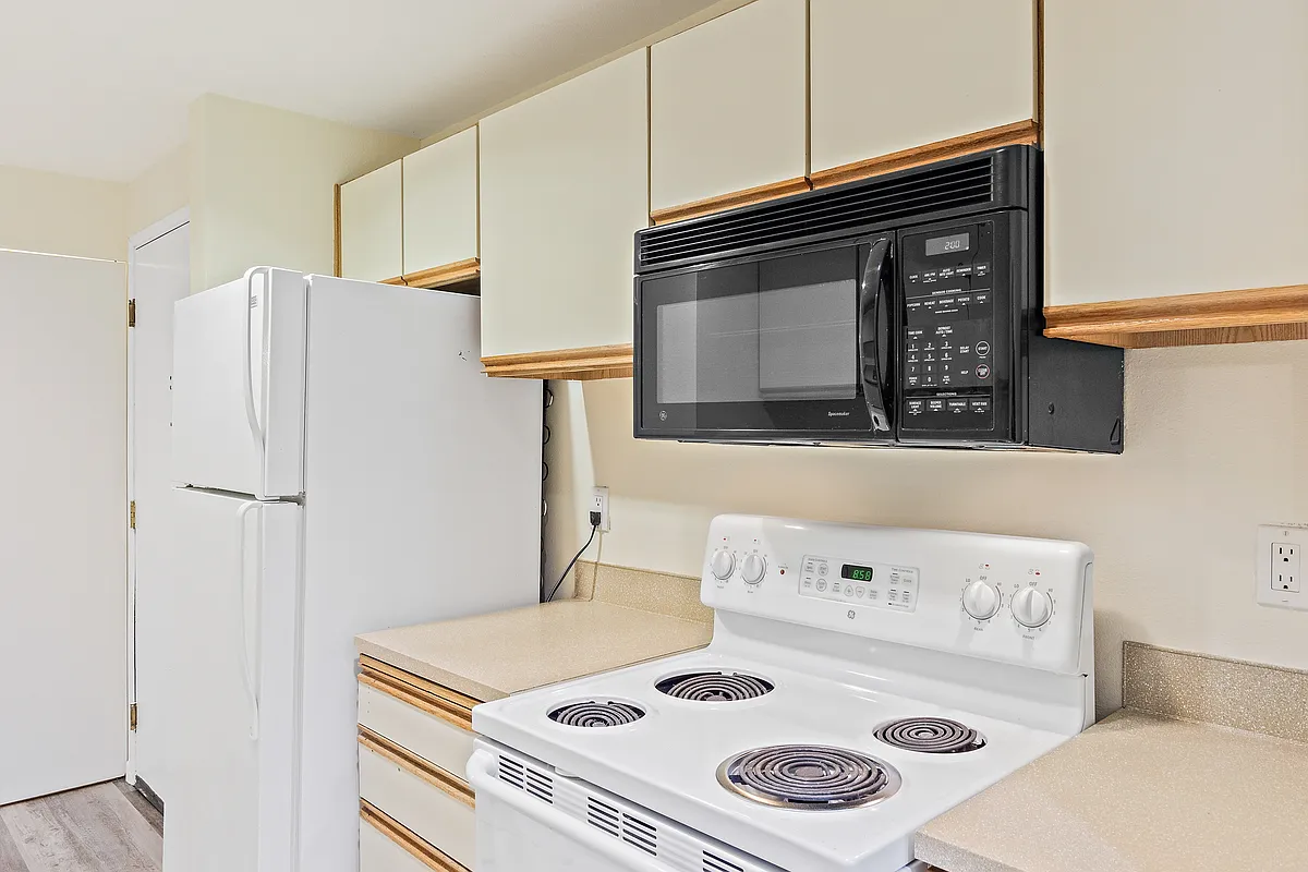 Building Photo - 1151 N 94th St #24