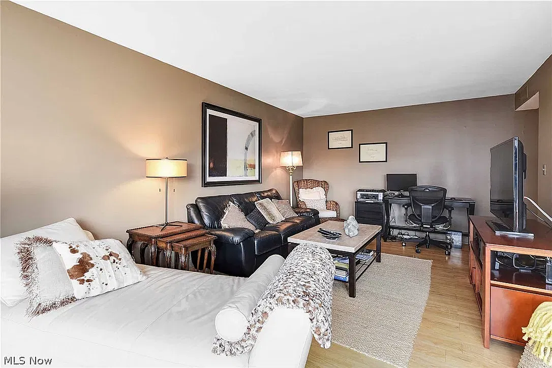 2 bed, 924 sqft, $1,800 — Photo 4
