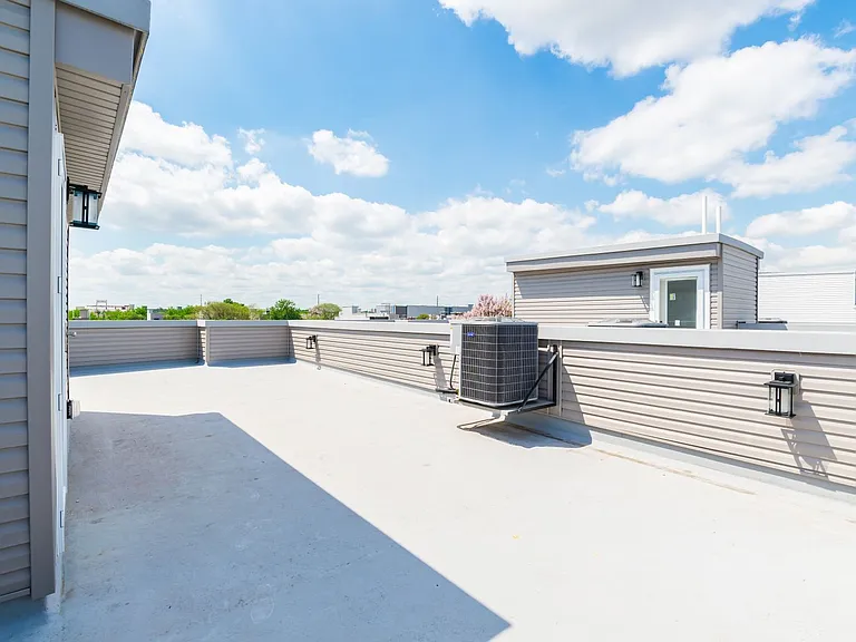 1351 S Myrtlewood St — Photo 35