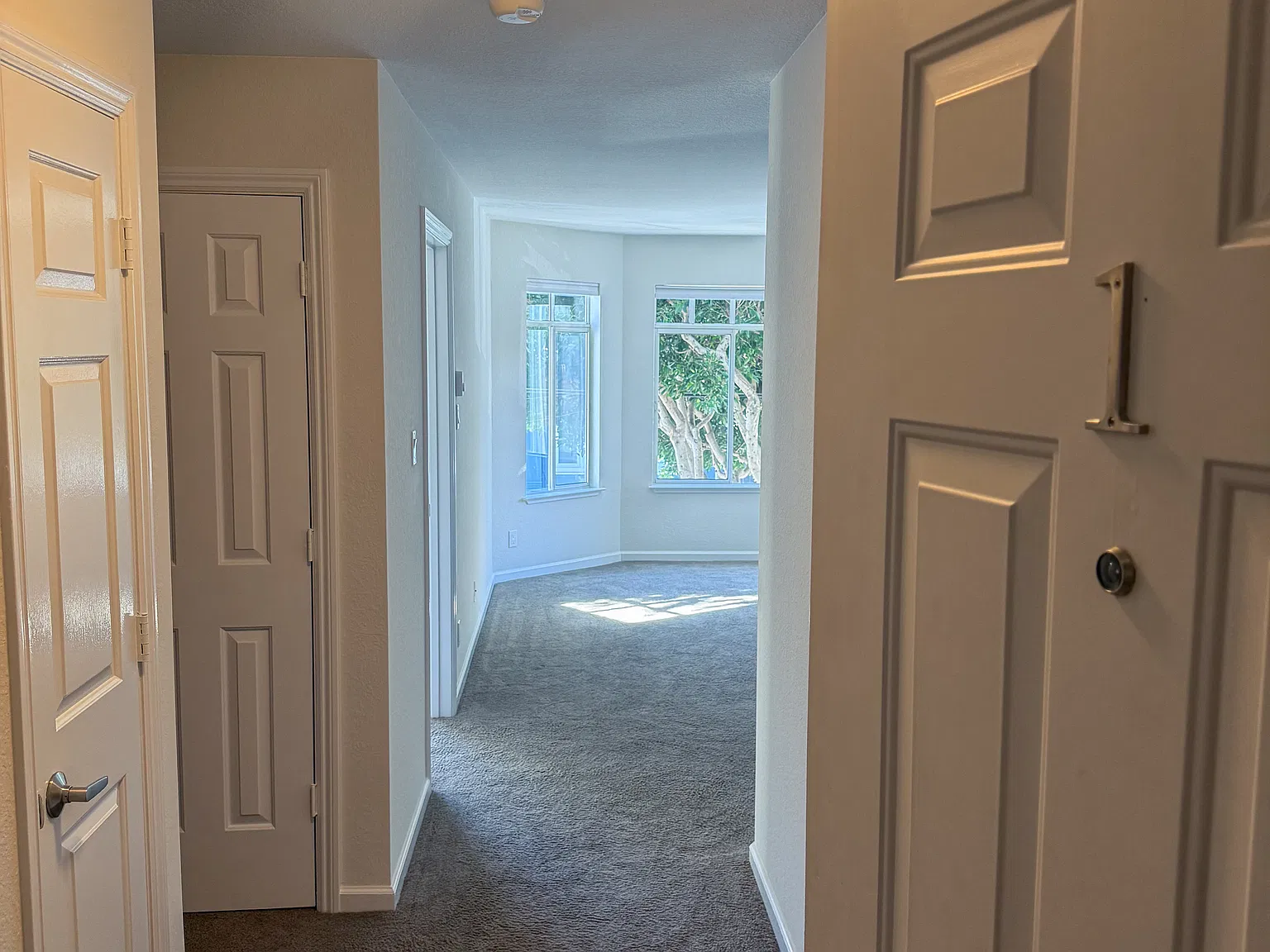 2 bed, 900 sqft, $4,995 — Photo 3
