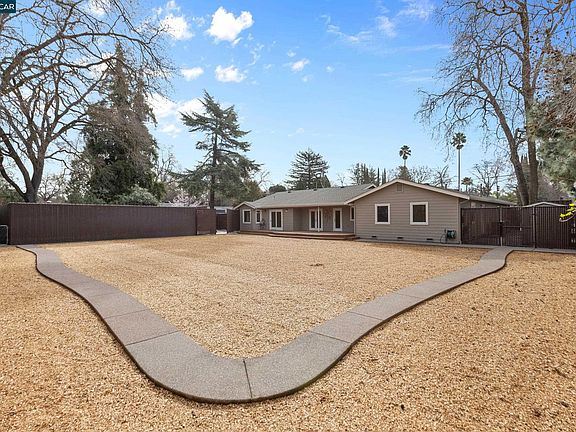 3rd image of 484 Diablo Rd