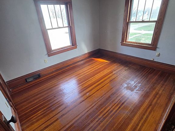 5th image of 220 S Ontario St