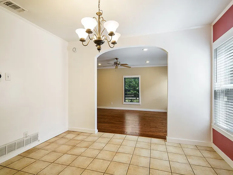 3135 Hedgerow Dr — Photo 7
