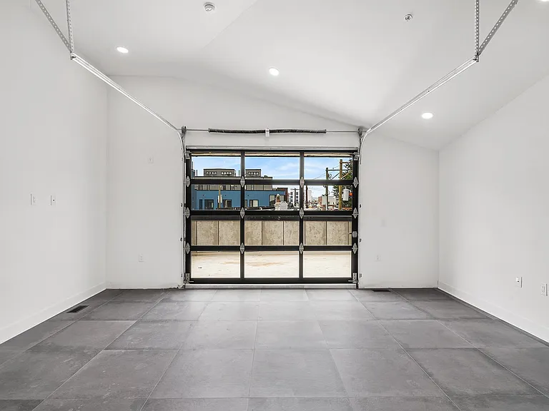 1772 N Front St #3 — Photo 31