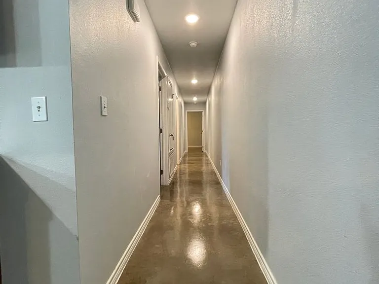 915 Rebecca Ln — Photo 6