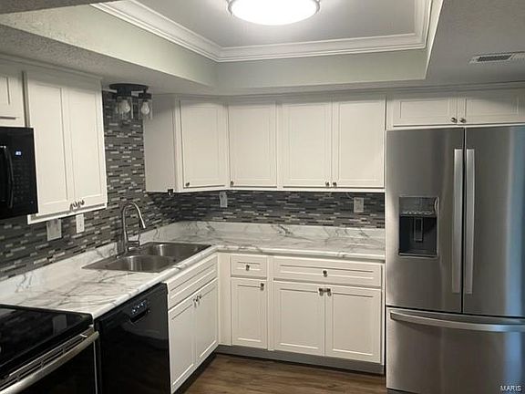 5th image of 916 Claytonbrook Dr APT 2