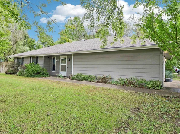 3808 W 24th Ter, Lawrence, KS 66047