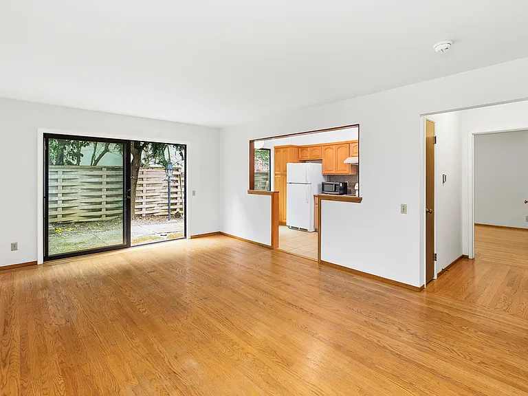 592 Corbett Ave #592 — Photo 9