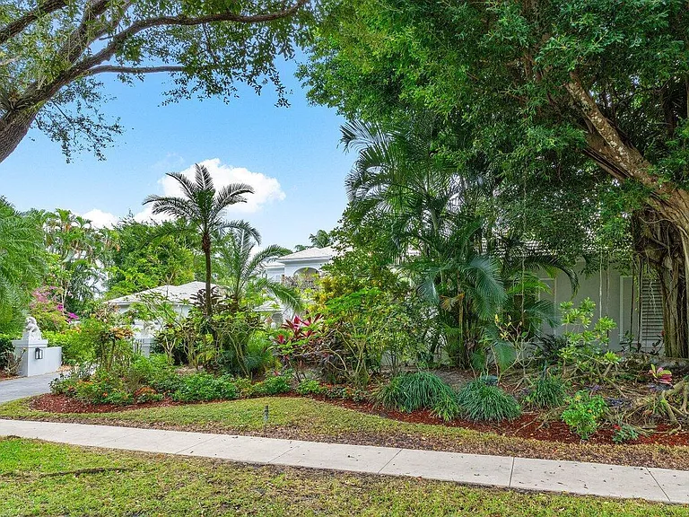 2540 Fairway Island Dr — Photo 3