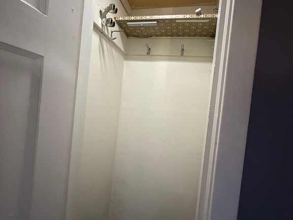 3rd image of 935 Newman Dr