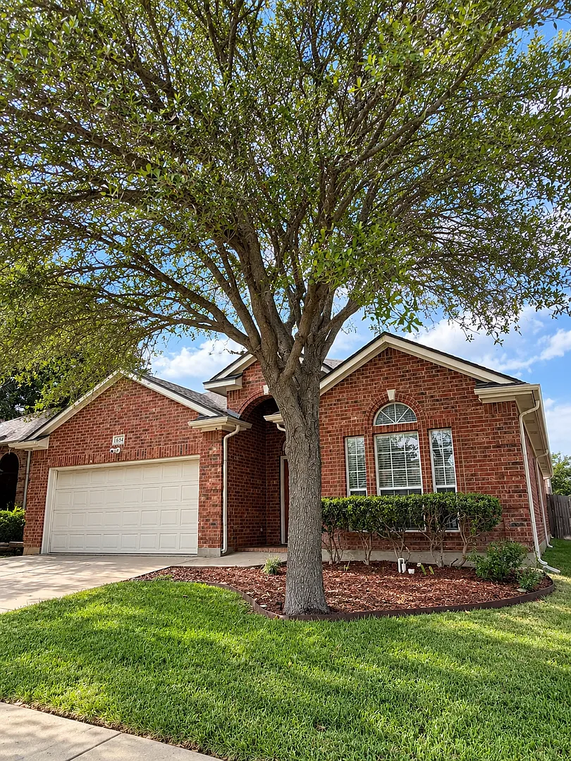 Charming & Spacious 3-Bedroom Home in Trails of Marine Creek! — Photo 2