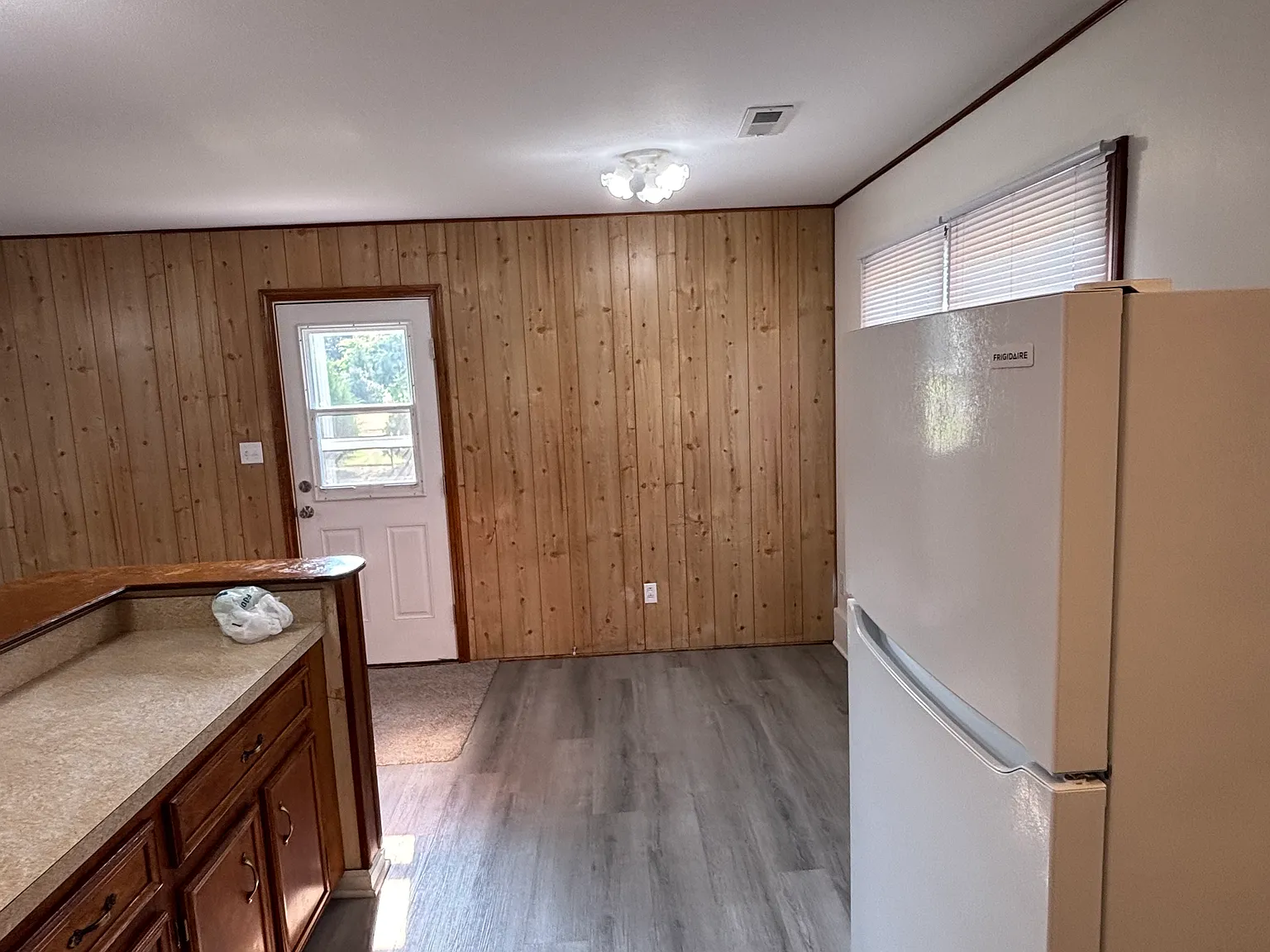 3 bed, 1225 sqft, $1,300 — Photo 4