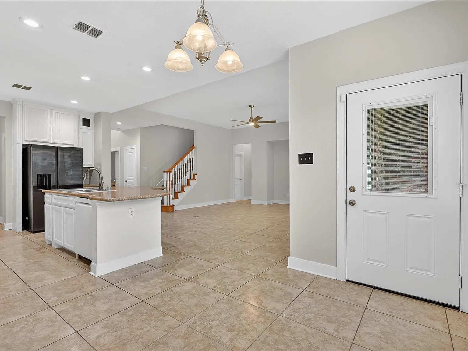 4 bed, 3.5 bath, 3009 sqft, $2,700 — Photo 4