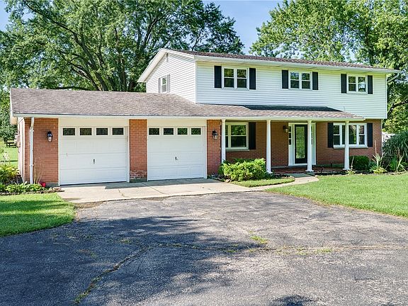 3rd image of 222 E Social Row Rd