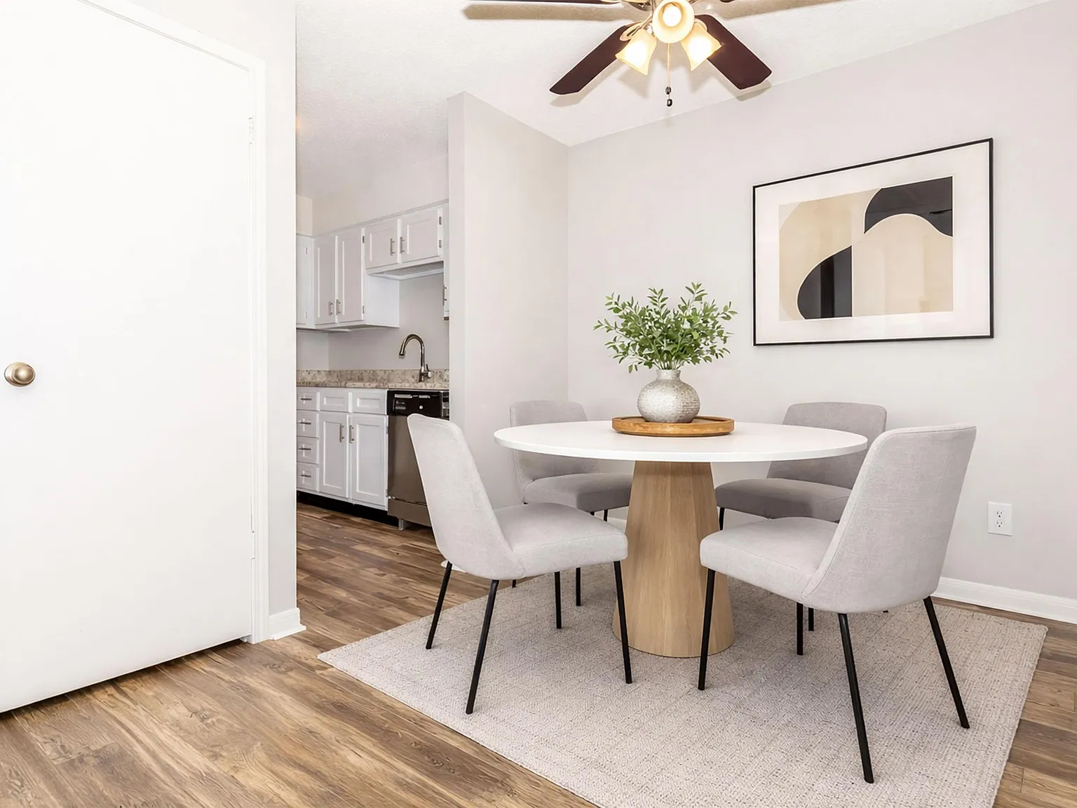 Hillhurst Apartments — Photo 3