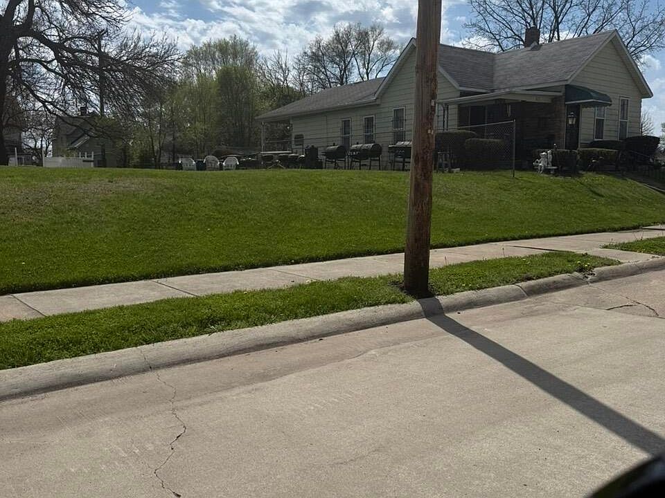 1st image of 819 Blum St