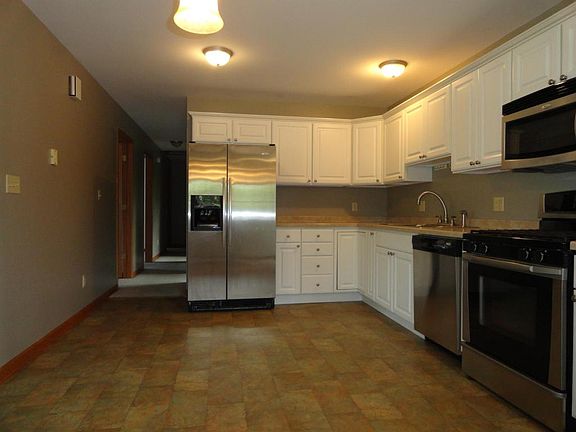 3rd image of 410 W Westlawn Ave