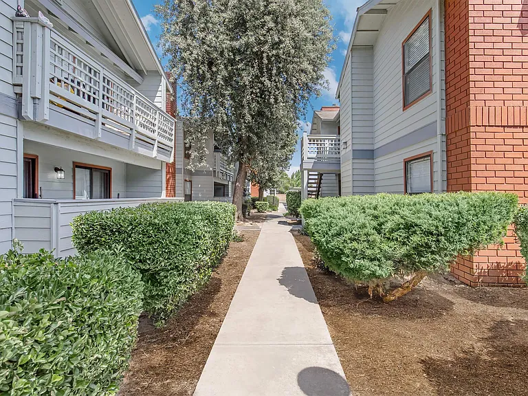 Victoria Square Apartments — Photo 13