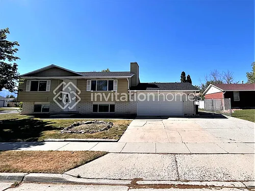 2611 W Castle Oaks Cir Photo 1