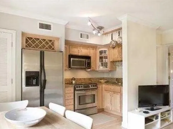 924 SE 2nd St APT 10, Fort Lauderdale, FL 33301