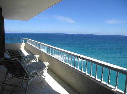 SE CORNER BALCONY VIEW
