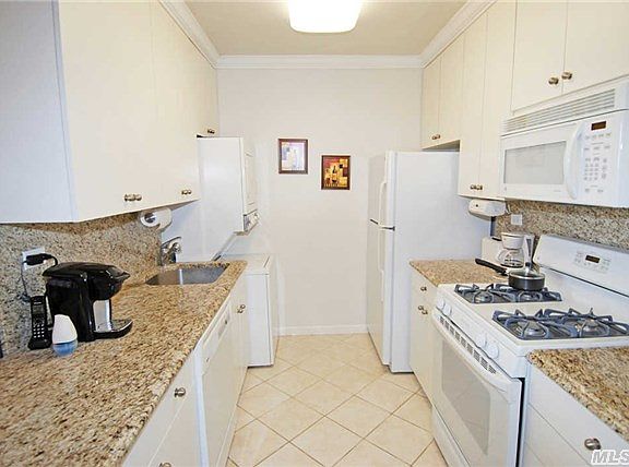5th image of 27110 Grand Central Pkwy APT 7P