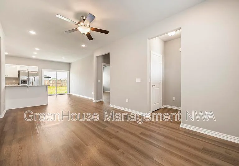 210 Williams Ct — Photo 4